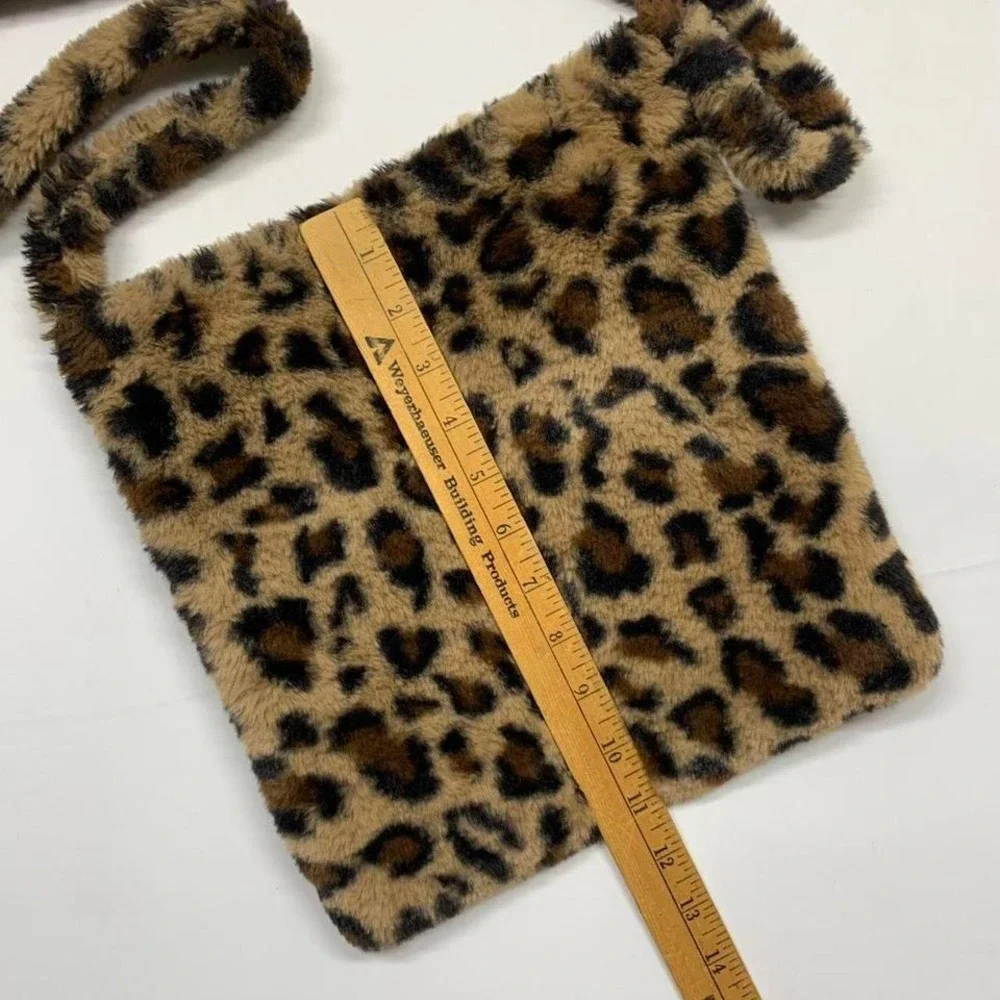 Cheetah Print Faux Fur Crossbody‎ Bag
